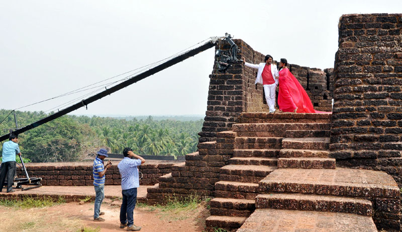 ಮಂಜೇಶ್ವರ : ಬೇಕಲಕೋಟೆಯಲ್ಲಿ ‘ಹೊಂಬಣ್ಣ’ ಚಿತ್ರೀಕರಣ